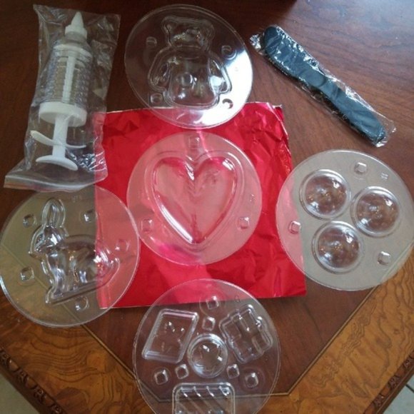 NIB Nostalgia Electrics Holiday Hollow Chocolate Candy Maker - Picture 6 of 11